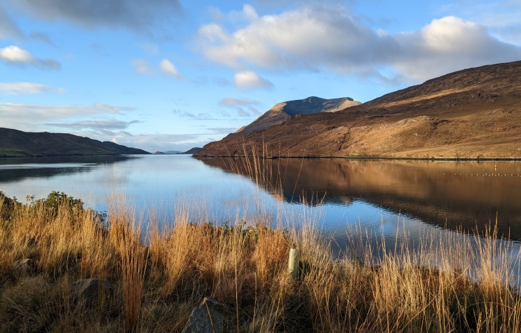 Zwischen den Bergen und dem Meer: Eine Wander- und Radtour durch Connemara -Neu